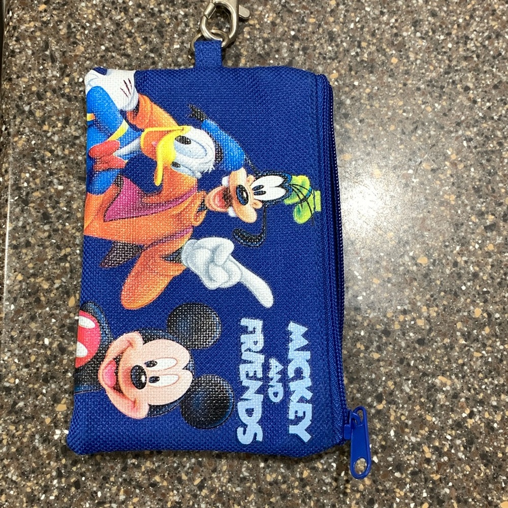 EUC Disney Mickey & Friends lanyard with zip wallet and two goofy pins!